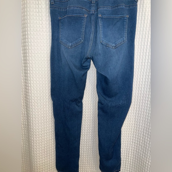 Denim Celebrity Gold Skinny Jeans in Queen Dark. Gently used. Size 10 - Picture 4 of 8